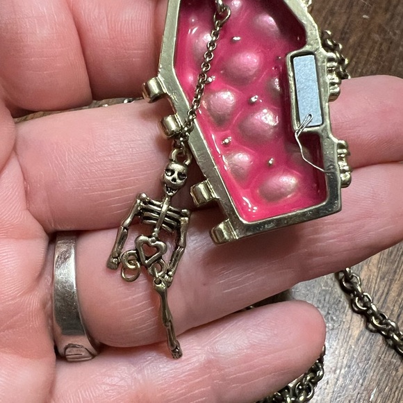 Betsey Johnson Vintage Skeleton In Coffin Halloween Necklace GUC - Picture 10 of 12